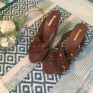 Restricted Retro Suede Look Shoes